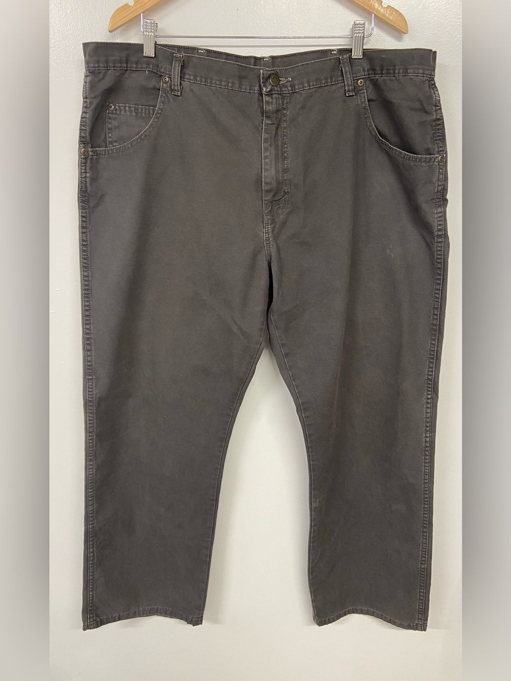 Men's Wrangler Rugged Wear Gray Jeans Size 42x30